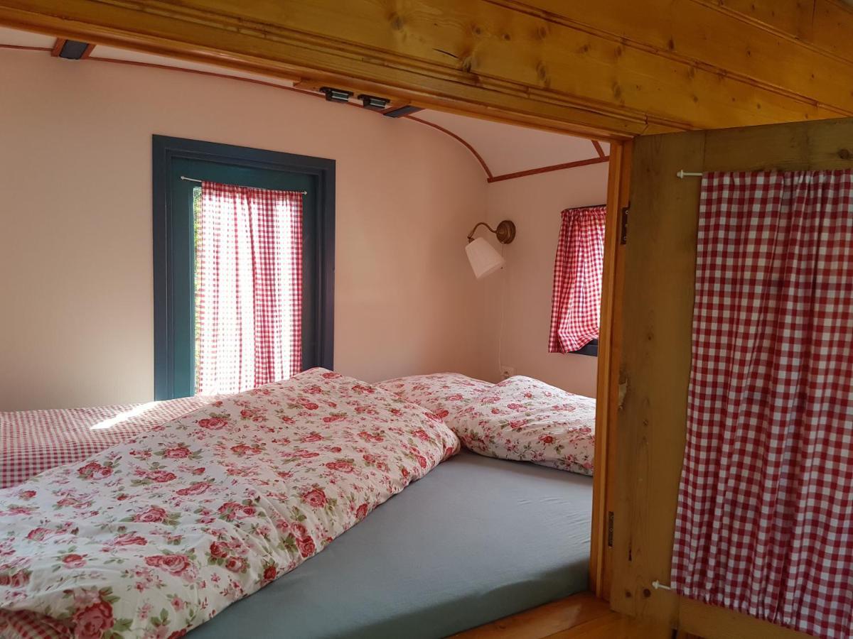 Gezellig Pipowagen In Oostvoorne Villa Luaran gambar